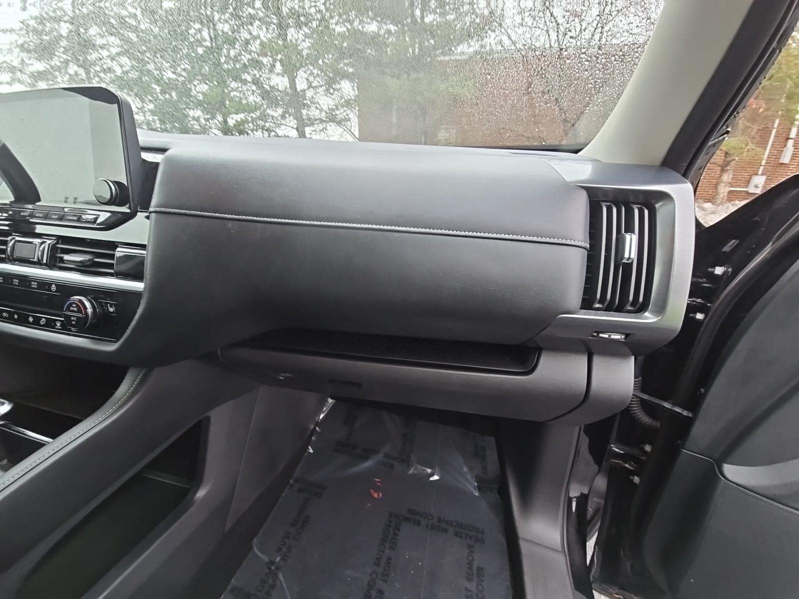 2024 Nissan Pathfinder SL AWD