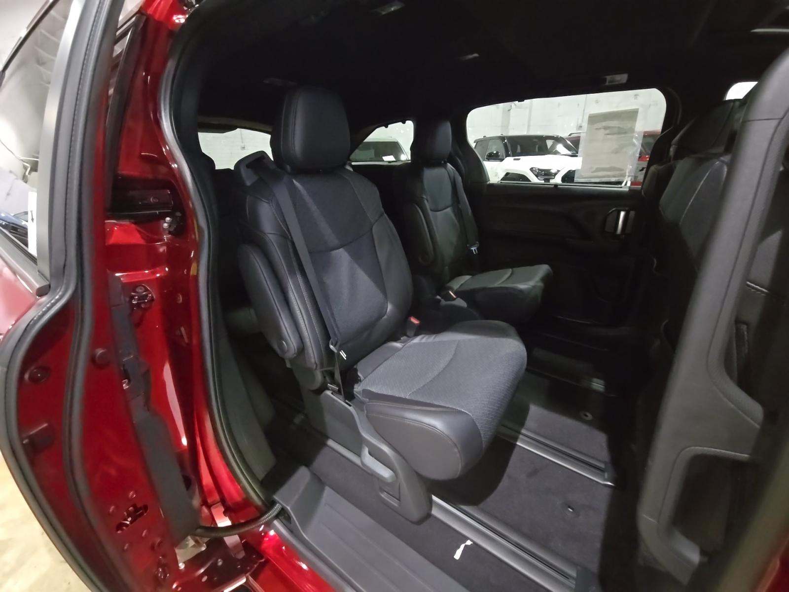 2025 Toyota Sienna Limited AWD