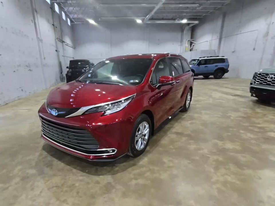 2025 Toyota Sienna Limited AWD