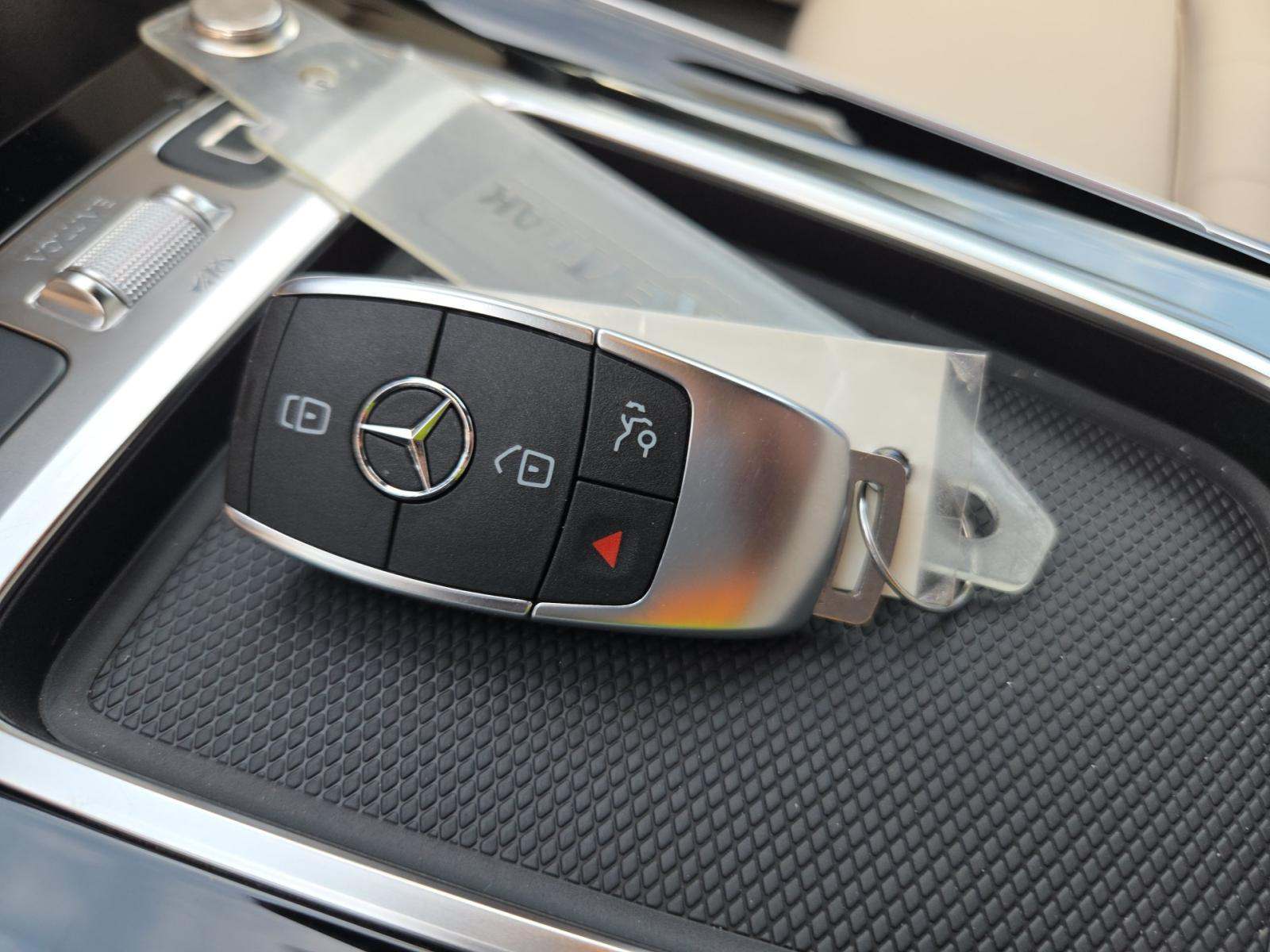MERCEDES-BENZ GLA - 4
