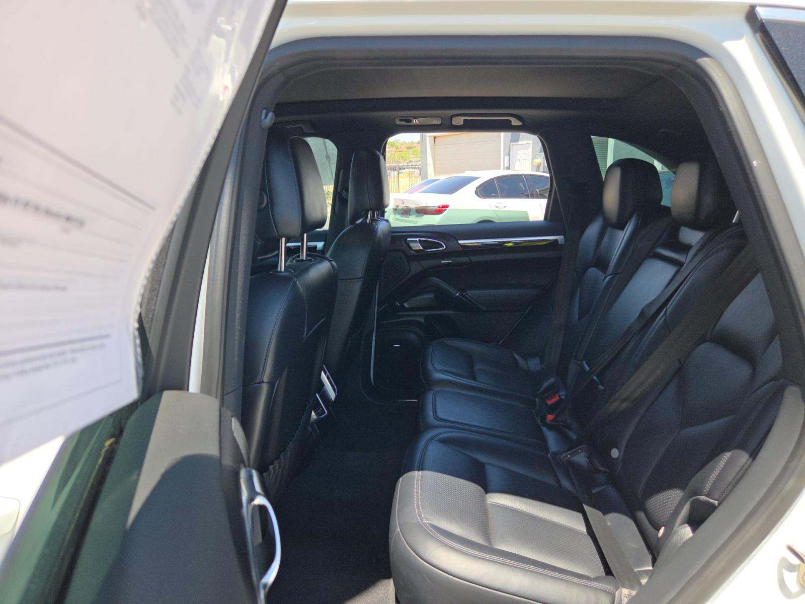 PORSCHE CAYENNE - 9