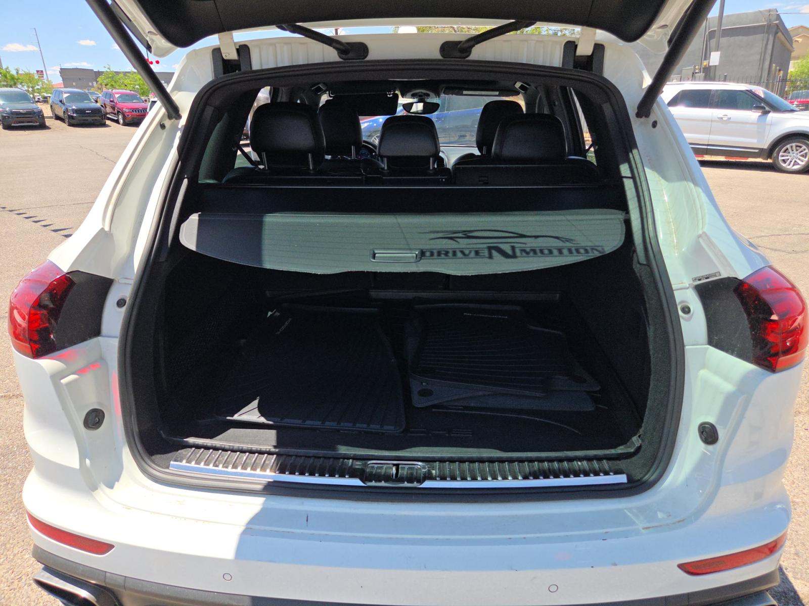 PORSCHE CAYENNE - 10