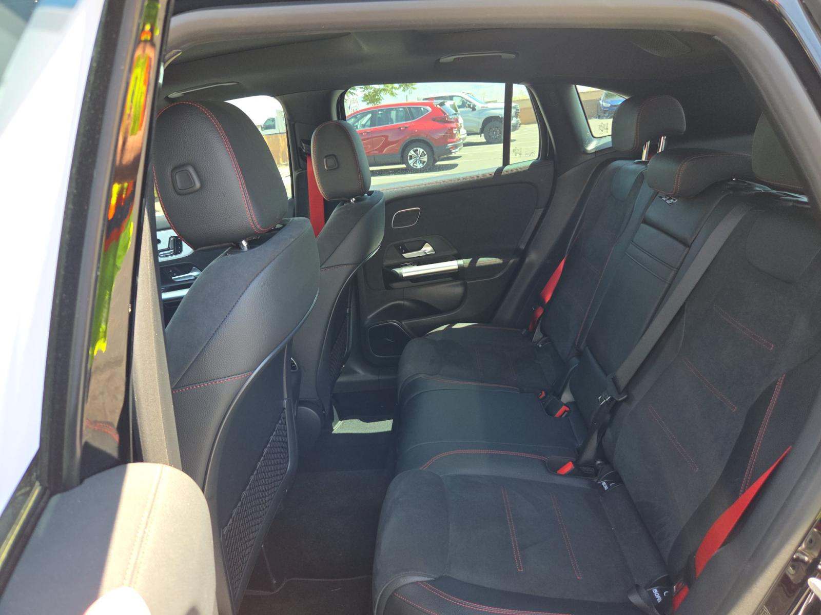 MERCEDES-BENZ GLA - 9