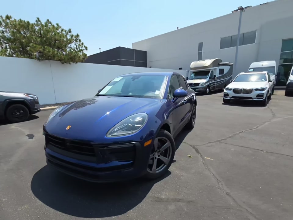 2025 Porsche Macan Base AWD