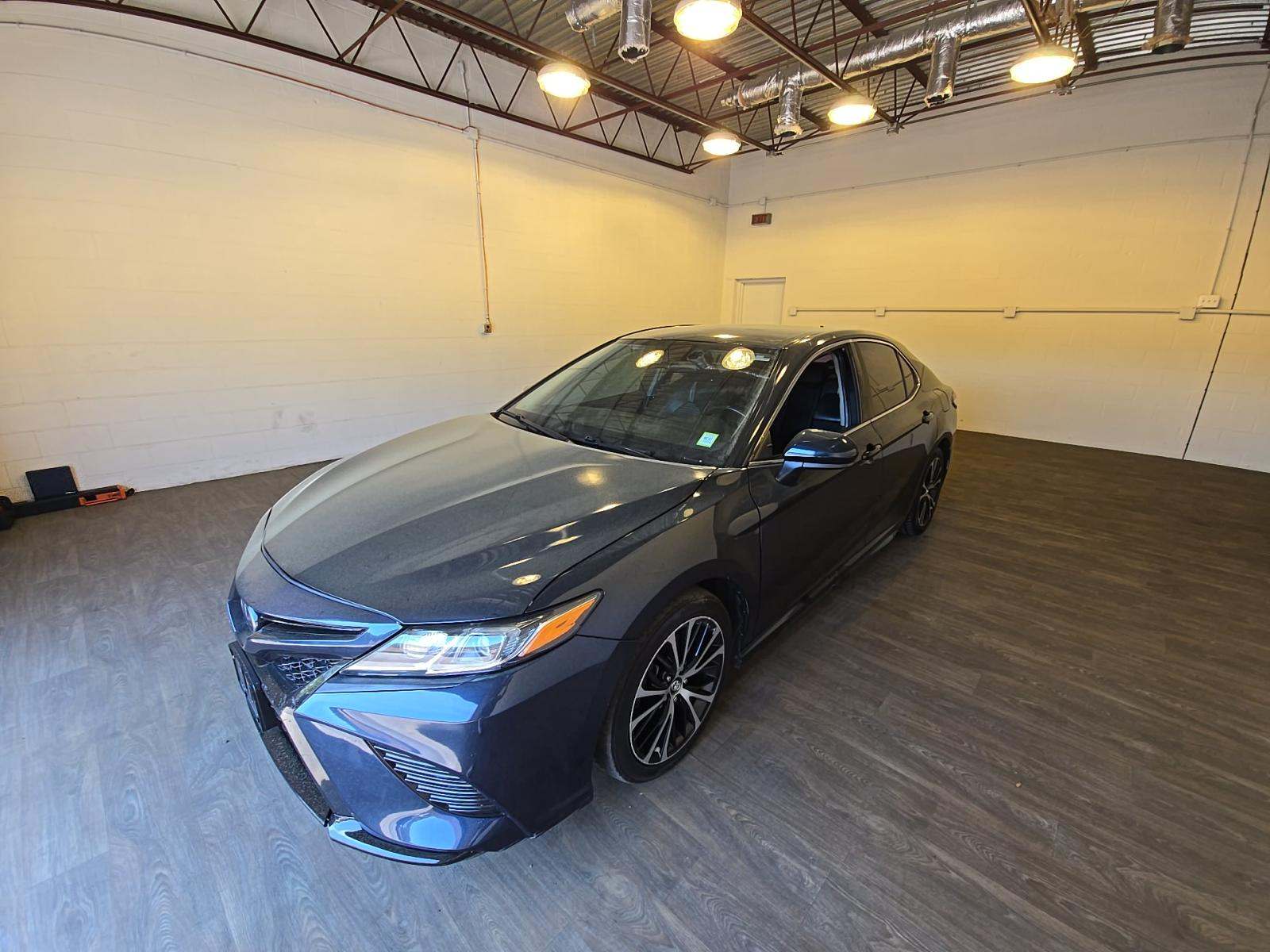 TOYOTA CAMRY - 1