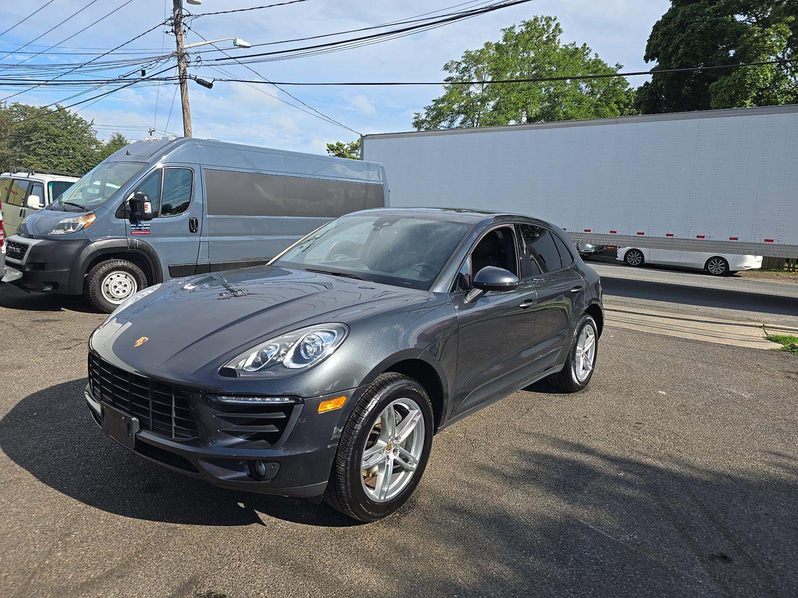 2017 Porsche Macan Base AWD