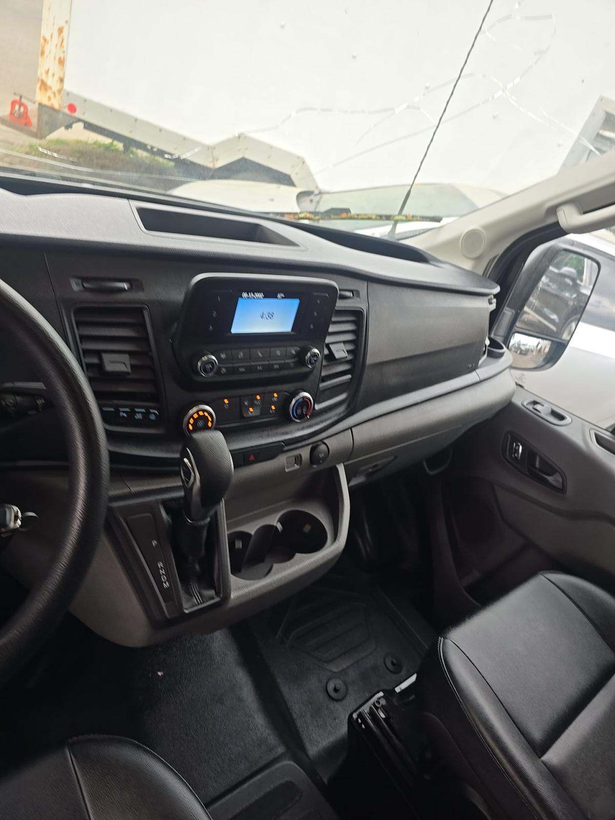 FORD TRANSIT 250 - 10