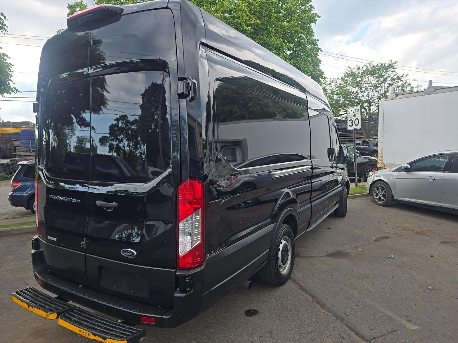 FORD TRANSIT 250 - 3