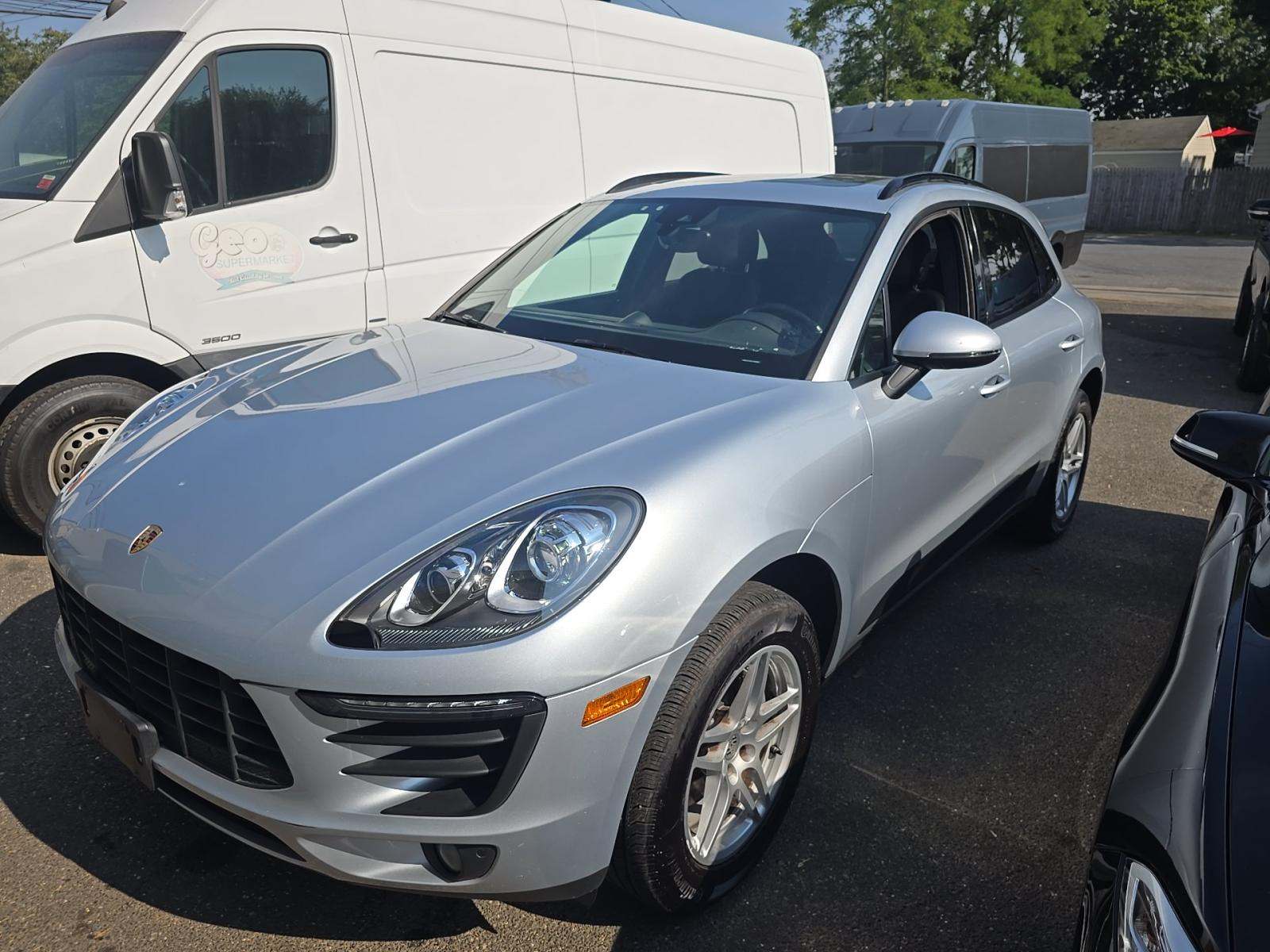 2018 Porsche Macan Base AWD