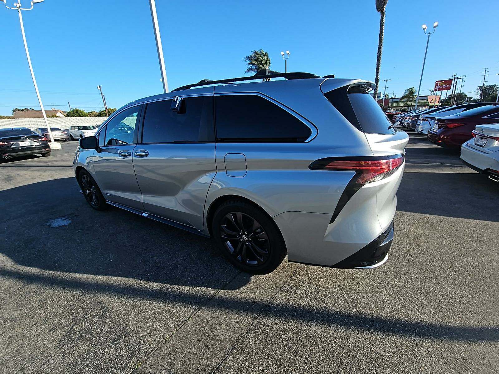 2021 Toyota Sienna XSE FWD