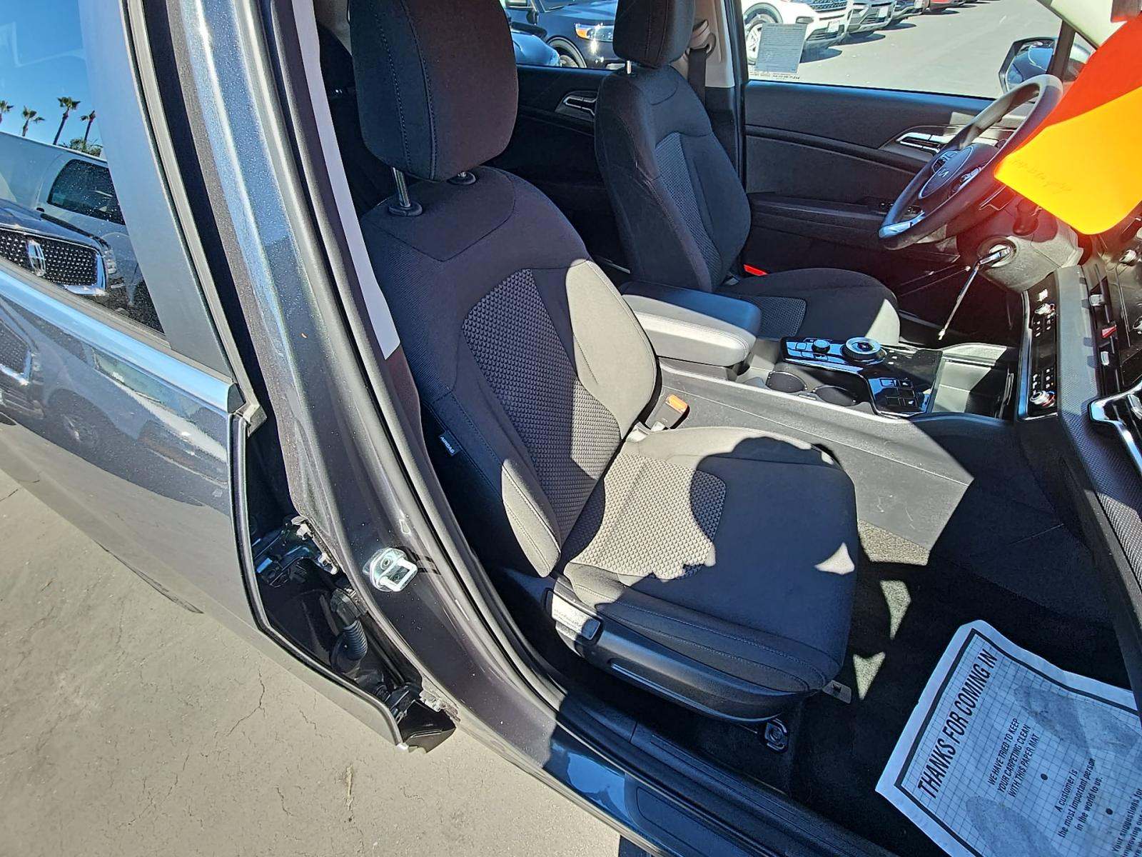 2023 Kia Sportage Hybrid LX AWD