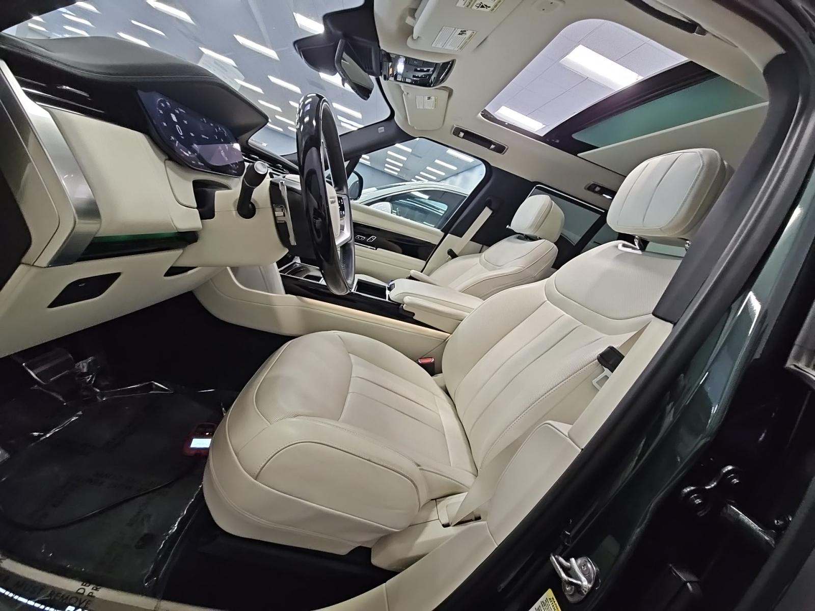 2025 Land Rover Range Rover SE AWD