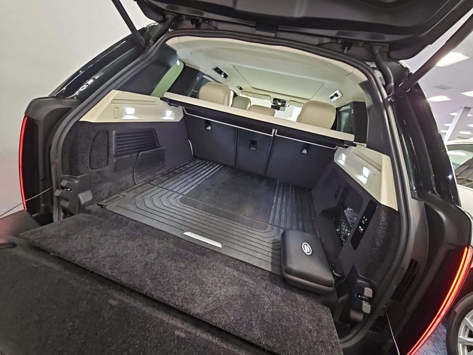 2025 Land Rover Range Rover SE AWD