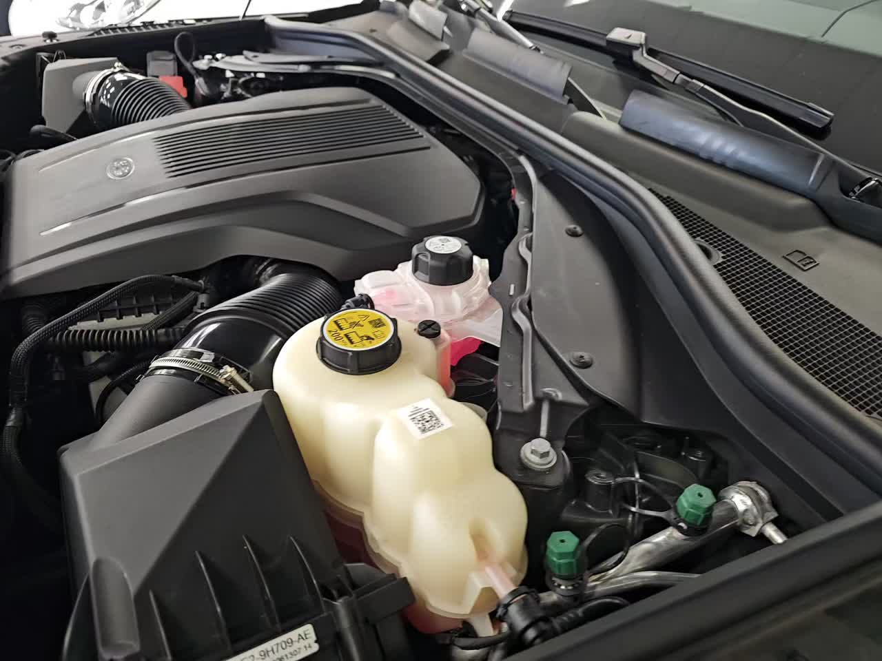 2025 Land Rover Range Rover SE AWD