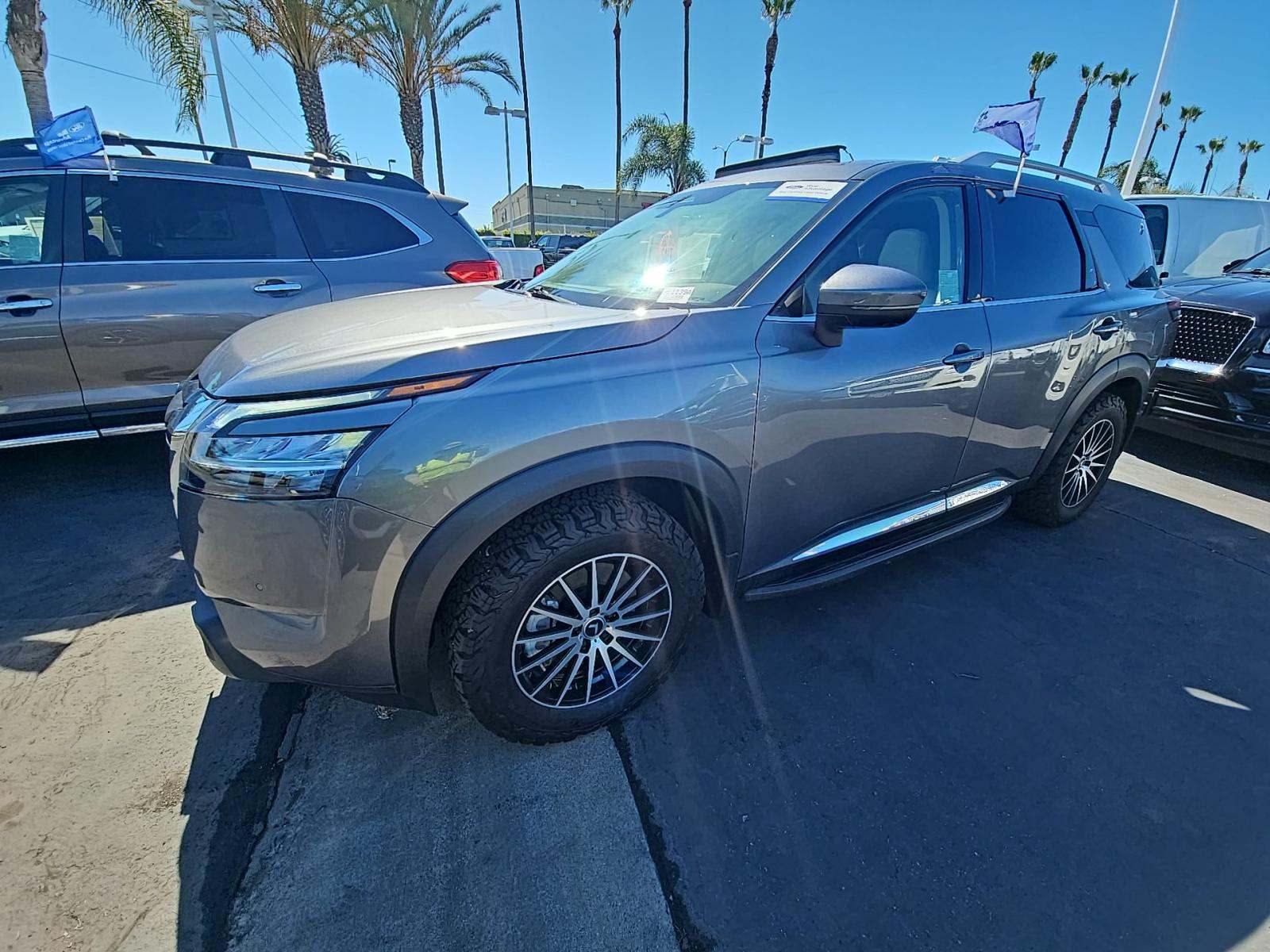 2022 Nissan Pathfinder Platinum FWD