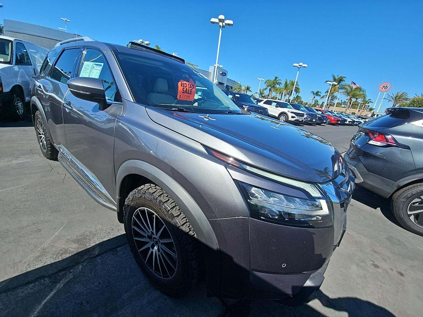 2022 Nissan Pathfinder Platinum FWD