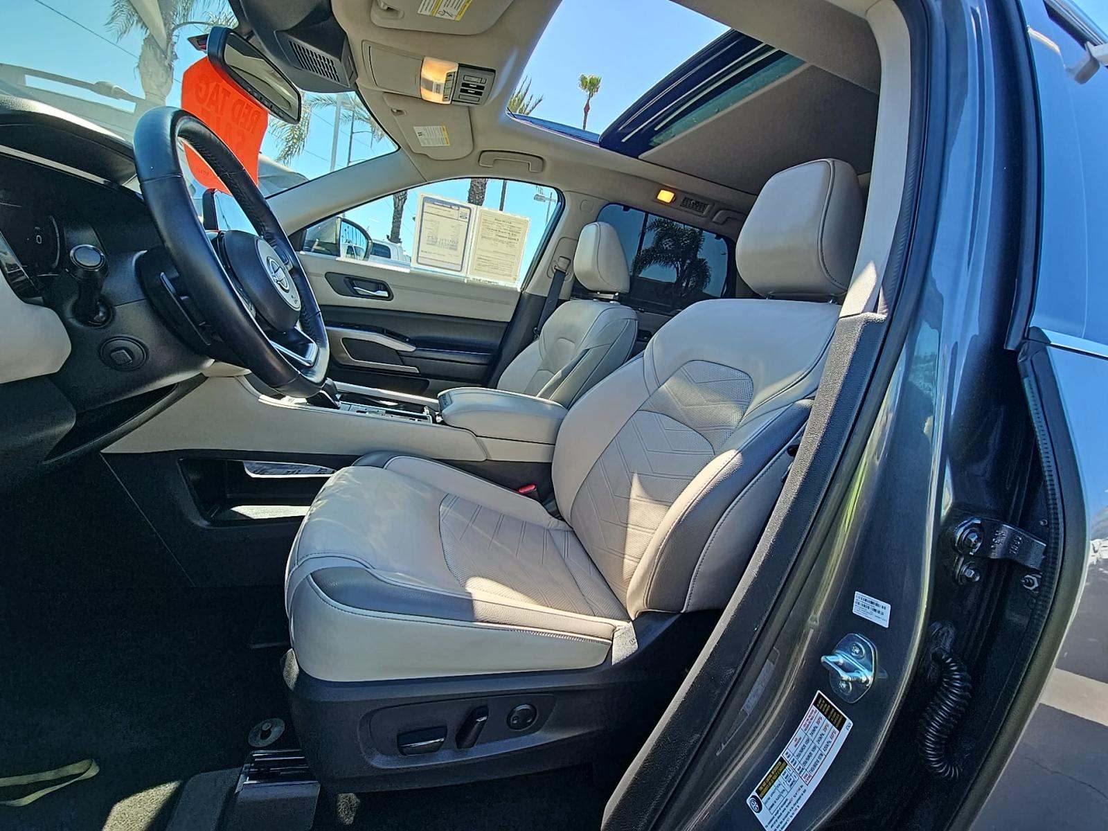 2022 Nissan Pathfinder Platinum FWD