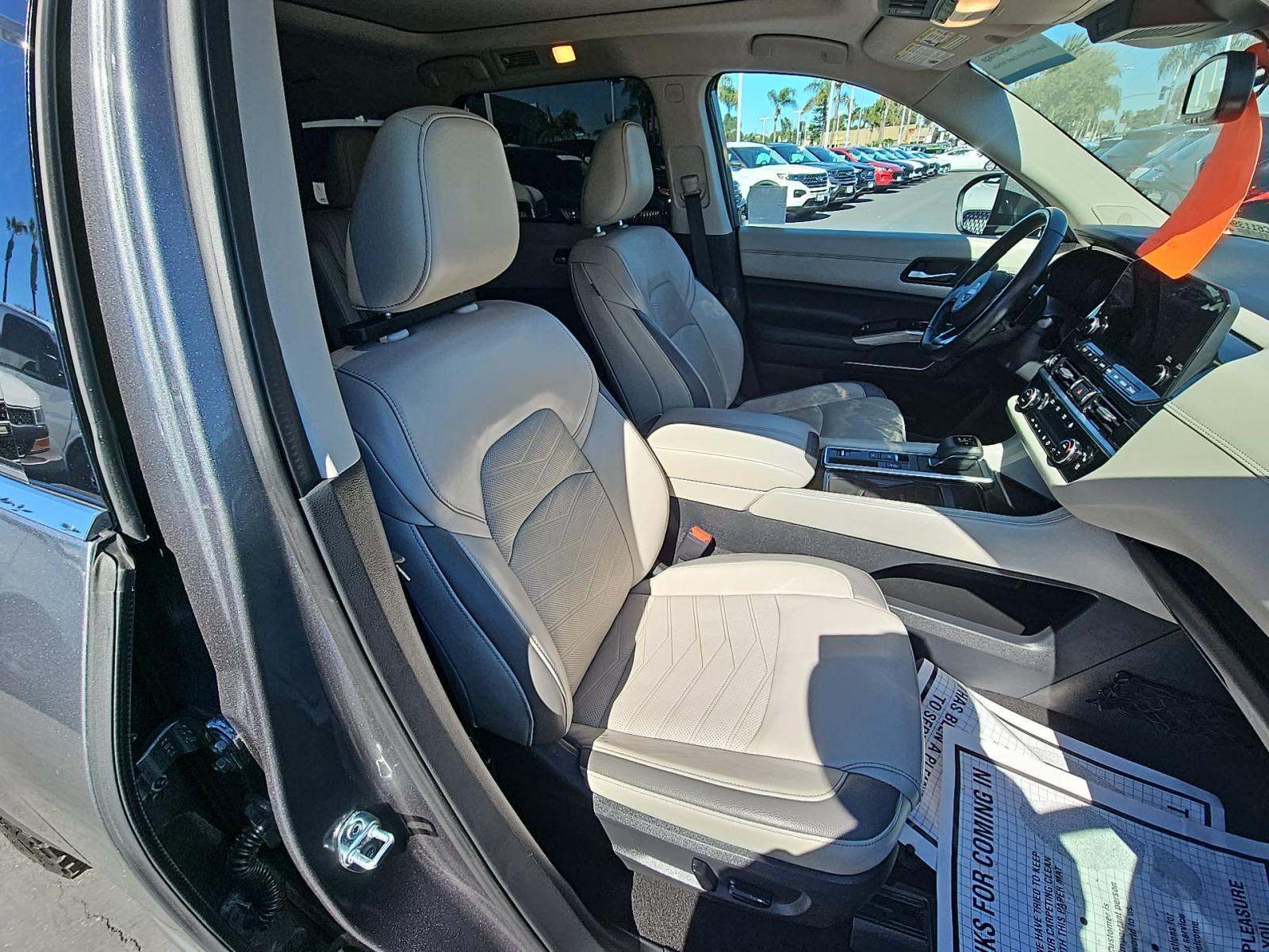 2022 Nissan Pathfinder Platinum FWD