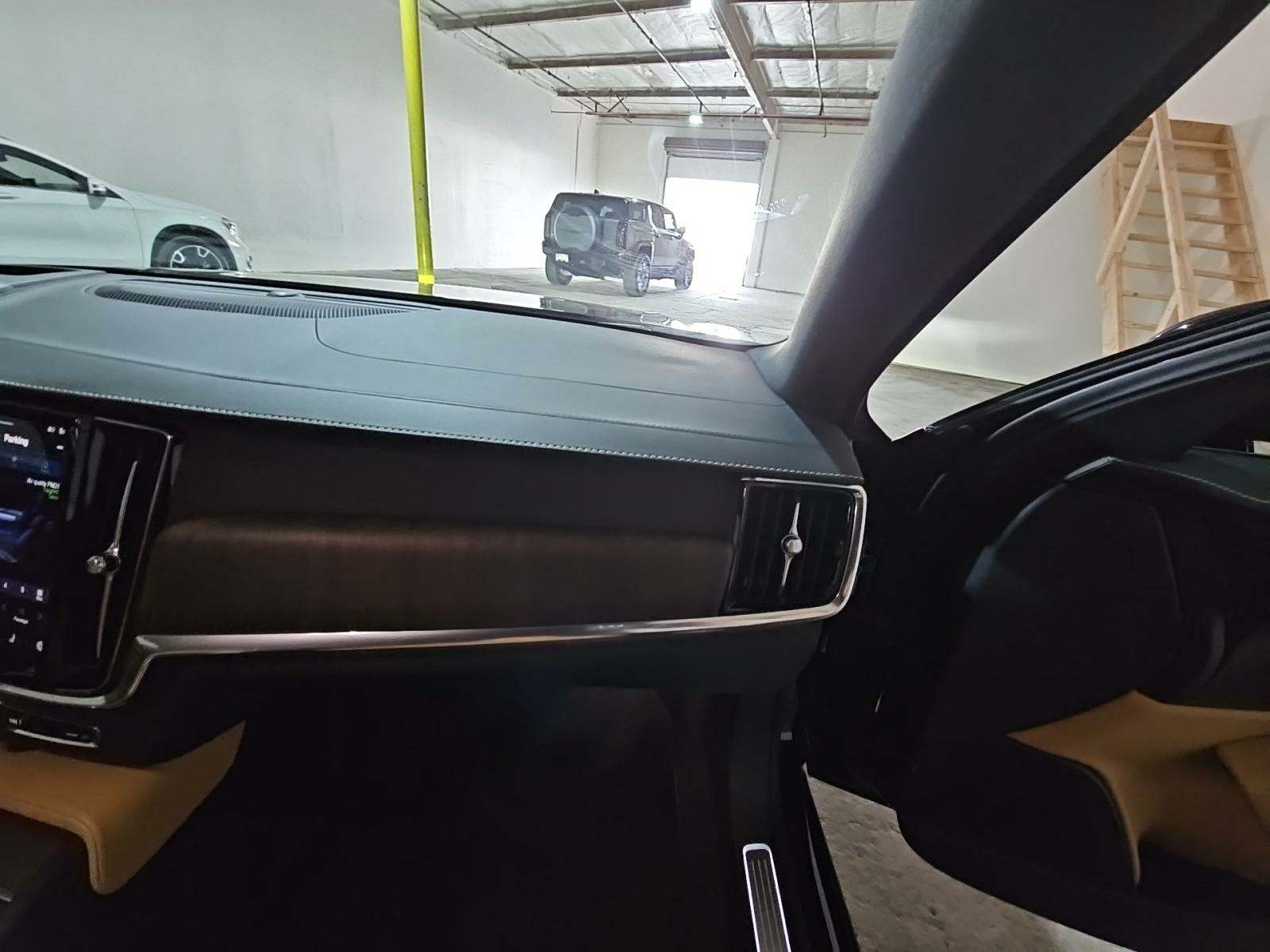 2022 Volvo S90 B6 Inscription AWD