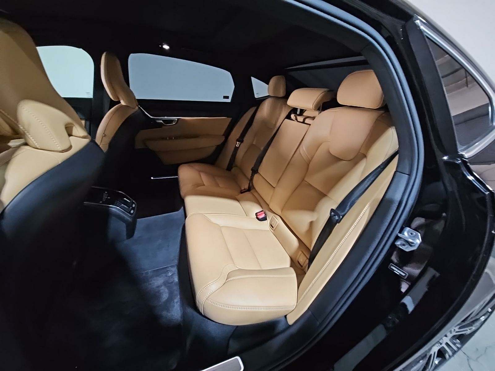 2022 Volvo S90 B6 Inscription AWD