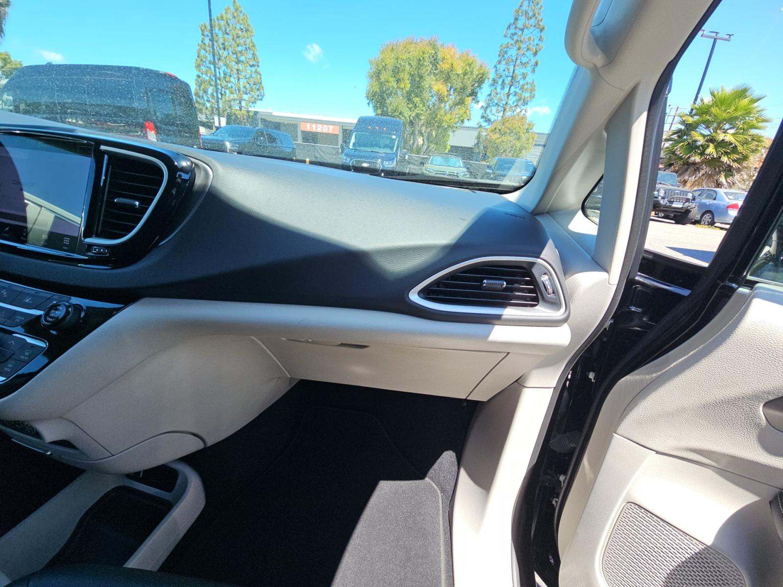 2024 Chrysler Pacifica Touring L FWD