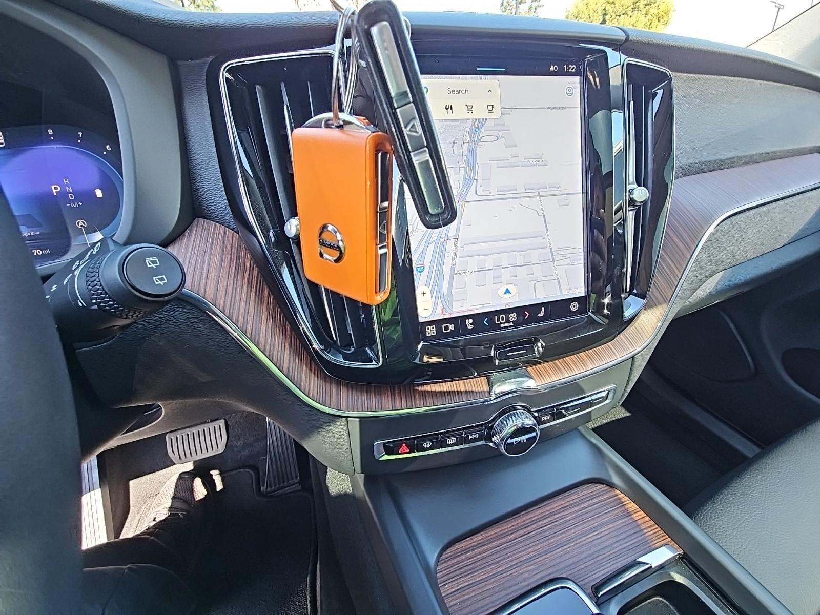 2024 Volvo XC60 B5 Plus AWD