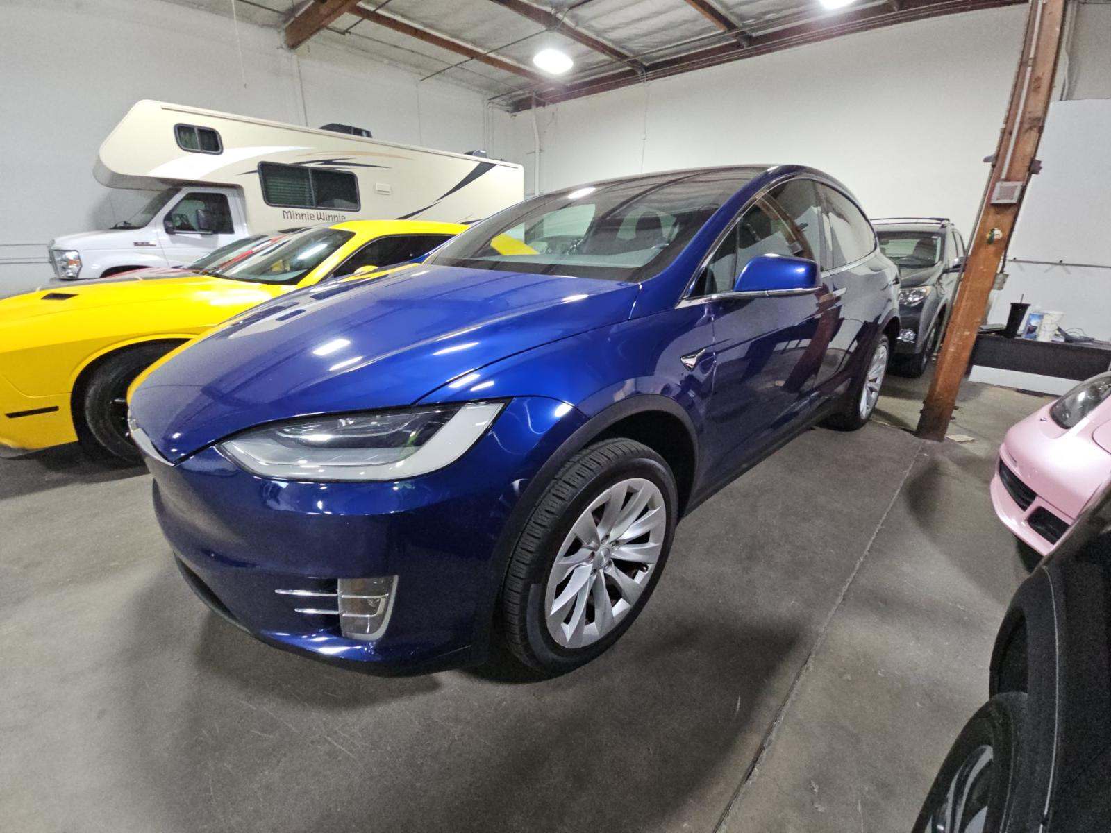 TESLA MODEL X - 1