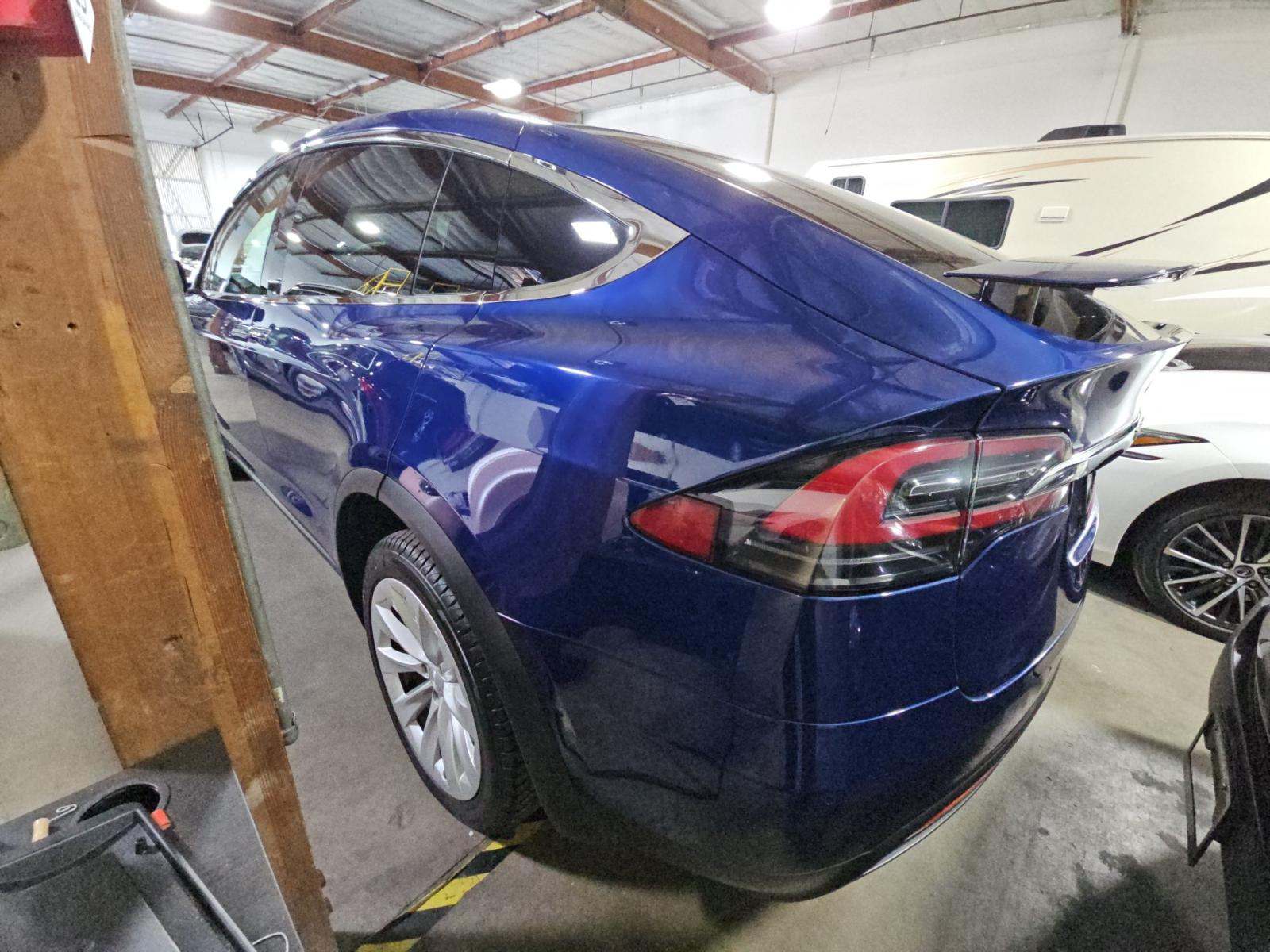TESLA MODEL X - 2
