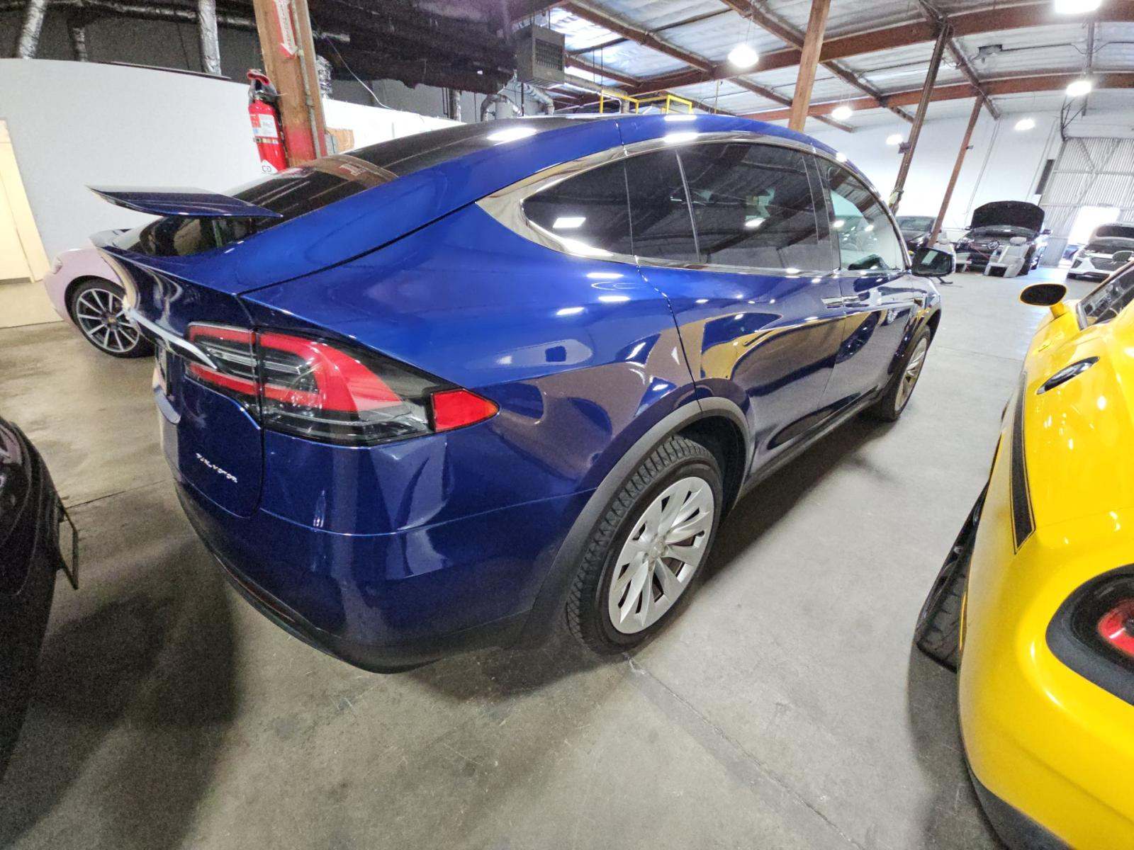 TESLA MODEL X - 3