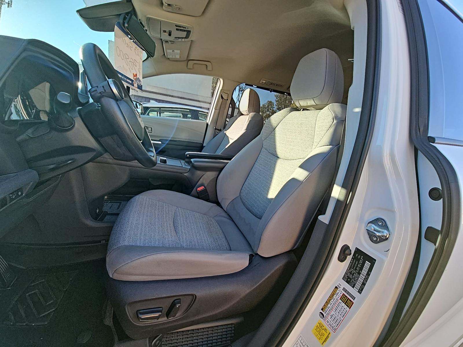 2023 Toyota Sienna LE FWD