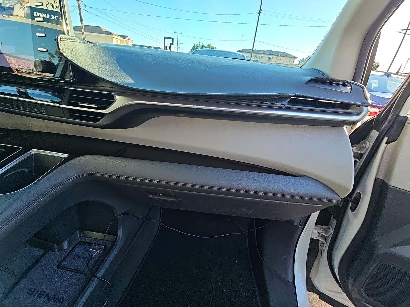 2023 Toyota Sienna LE FWD