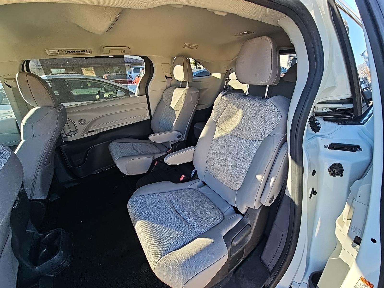 2023 Toyota Sienna LE FWD