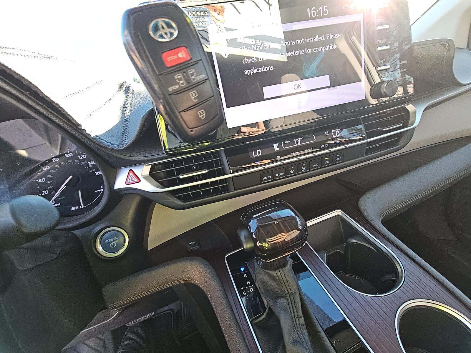 2023 Toyota Sienna LE FWD