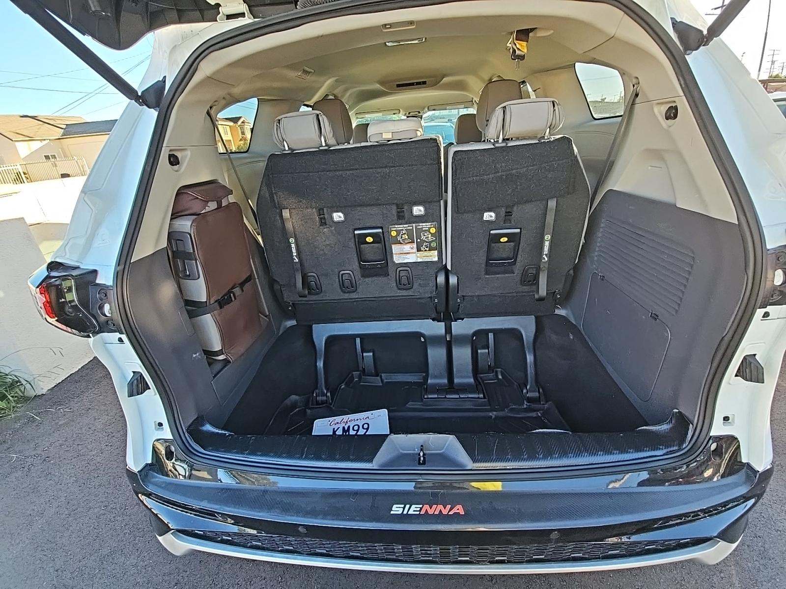 2023 Toyota Sienna LE FWD