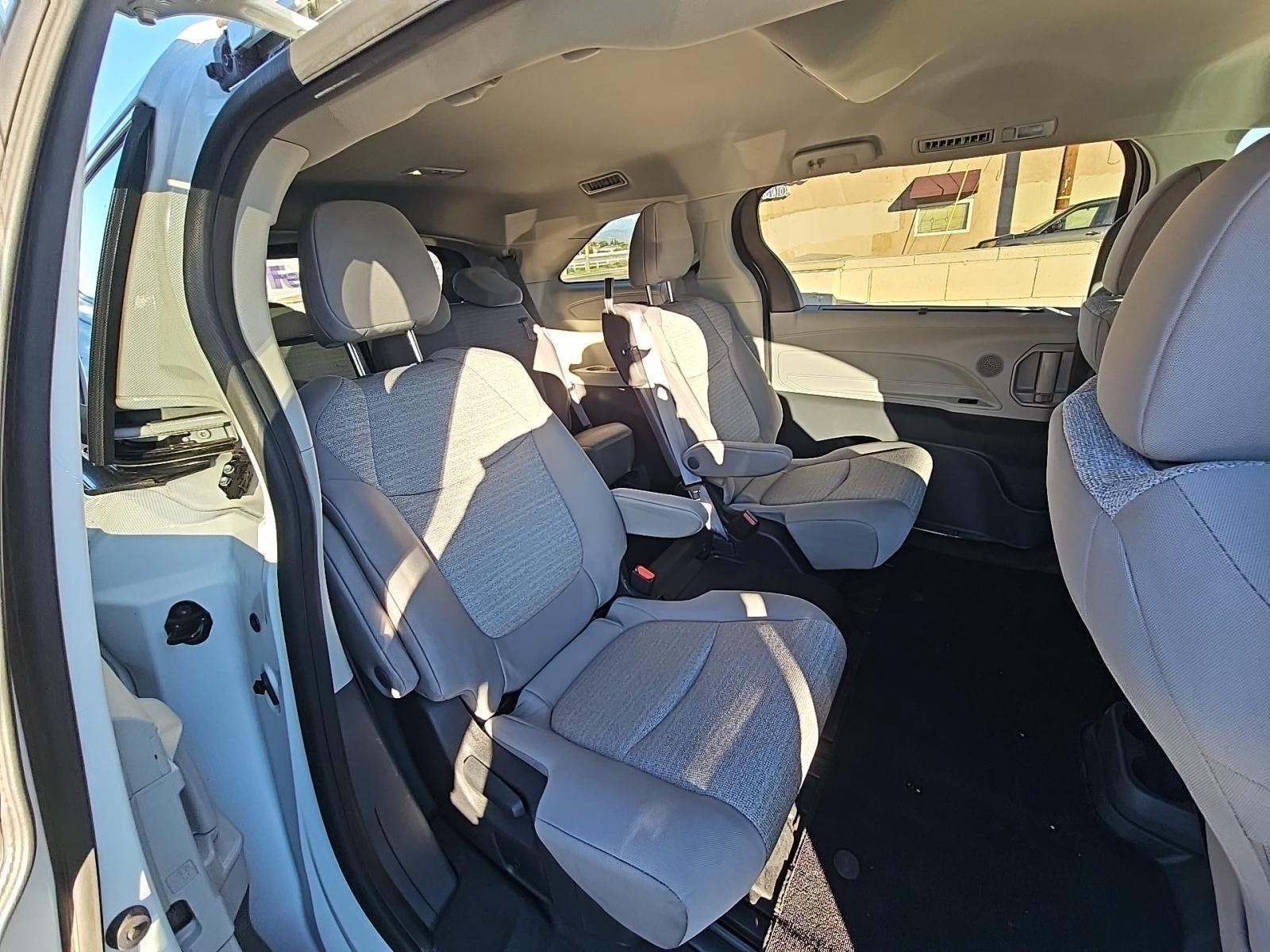 2023 Toyota Sienna LE FWD