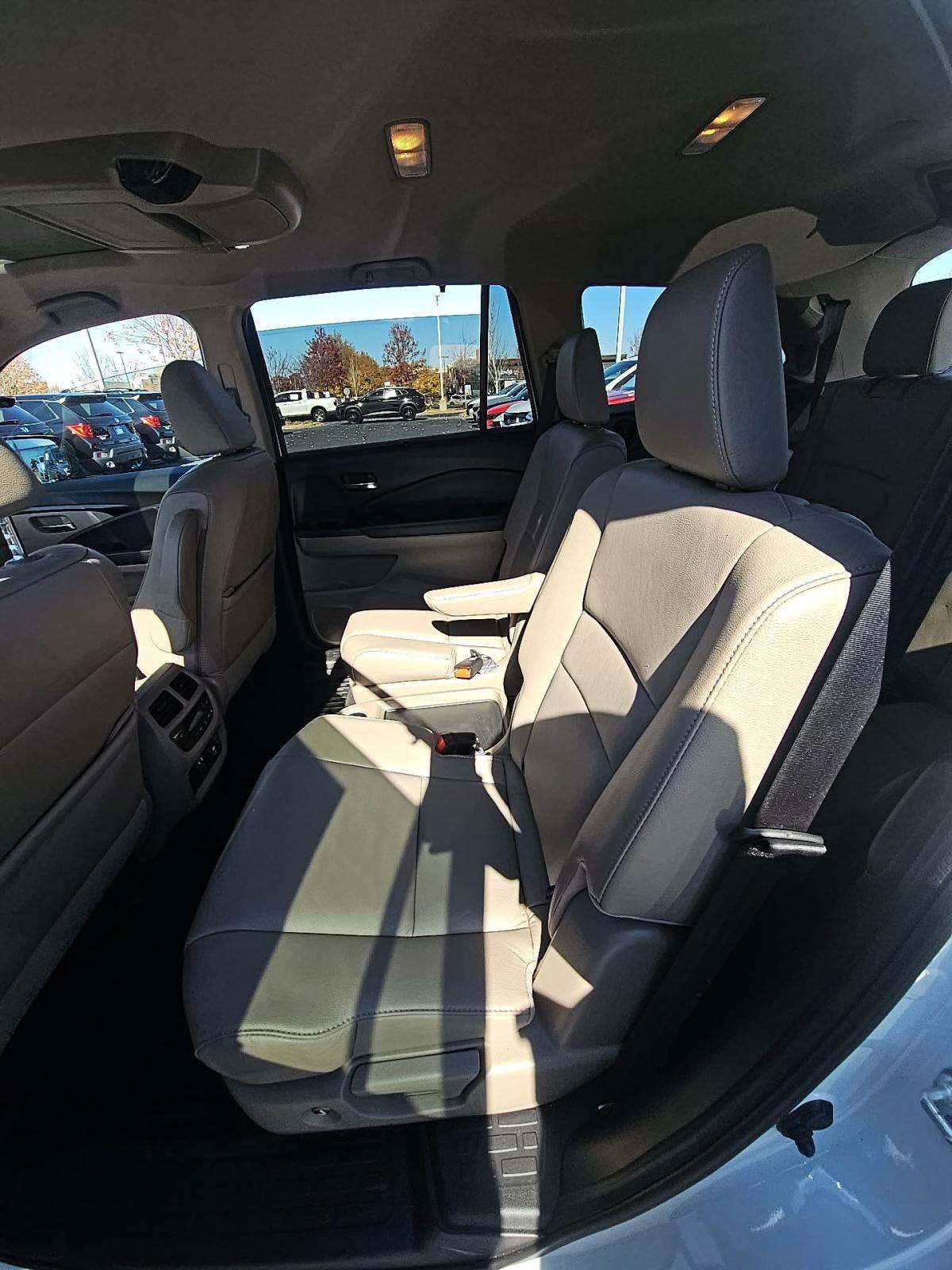 2022 Honda Pilot Touring FWD