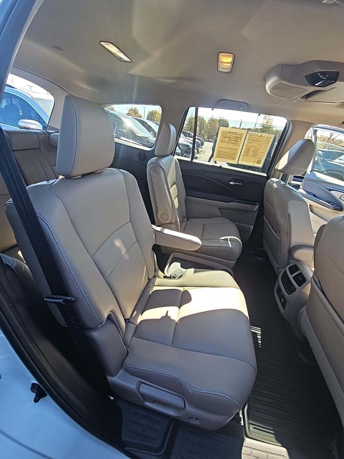 2022 Honda Pilot Touring FWD