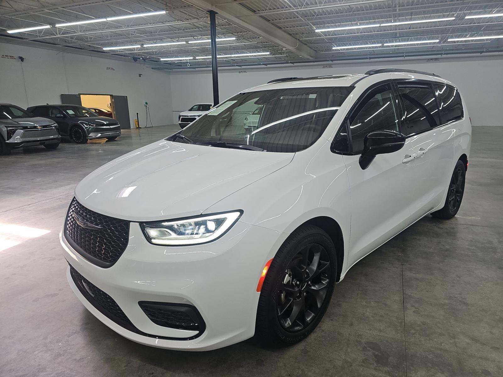 2025 Chrysler Pacifica Limited FWD