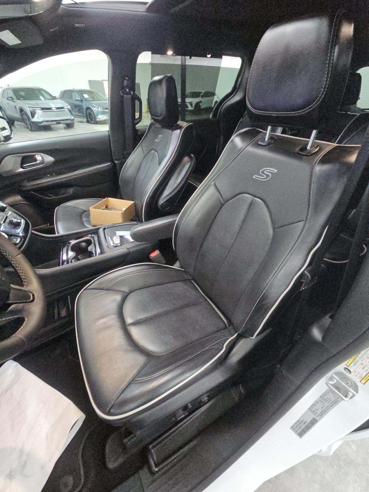2025 Chrysler Pacifica Limited FWD