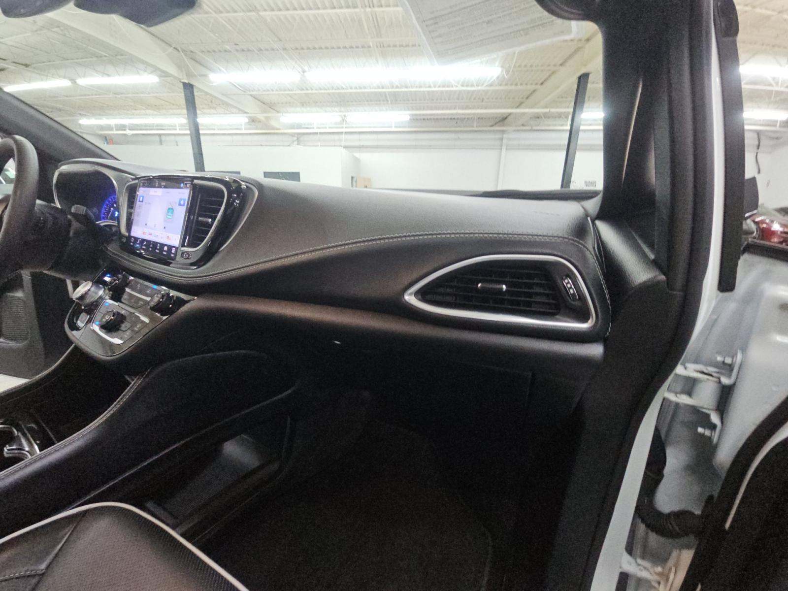 2025 Chrysler Pacifica Limited FWD