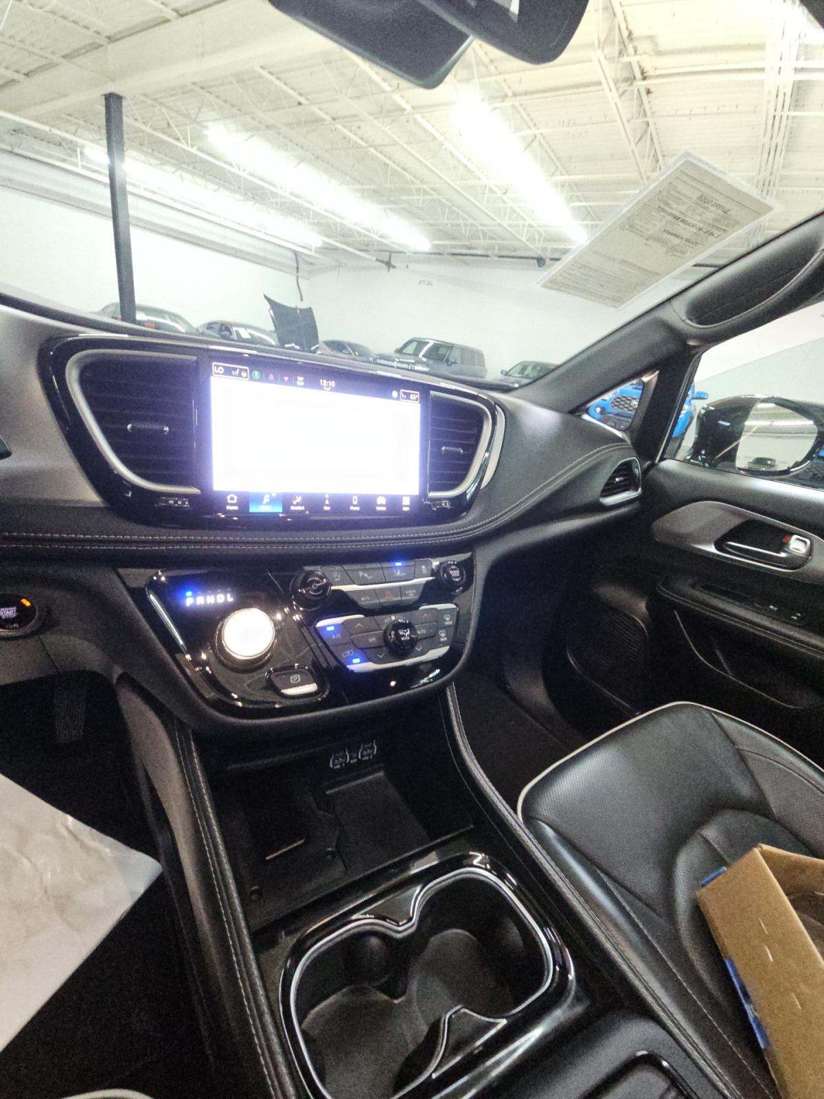 2025 Chrysler Pacifica Limited FWD
