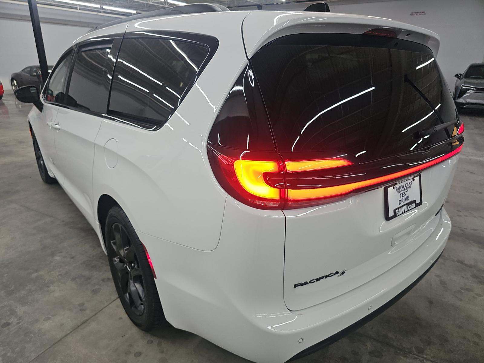 2025 Chrysler Pacifica Limited FWD
