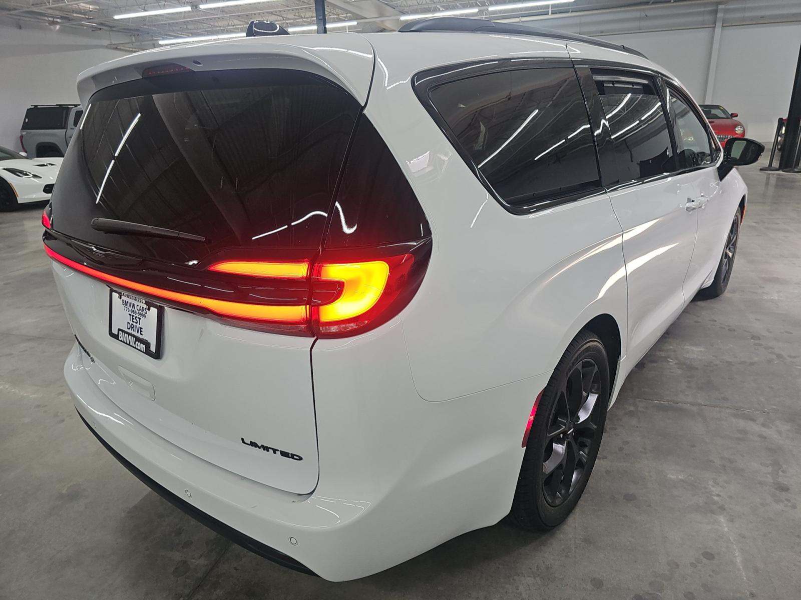 2025 Chrysler Pacifica Limited FWD