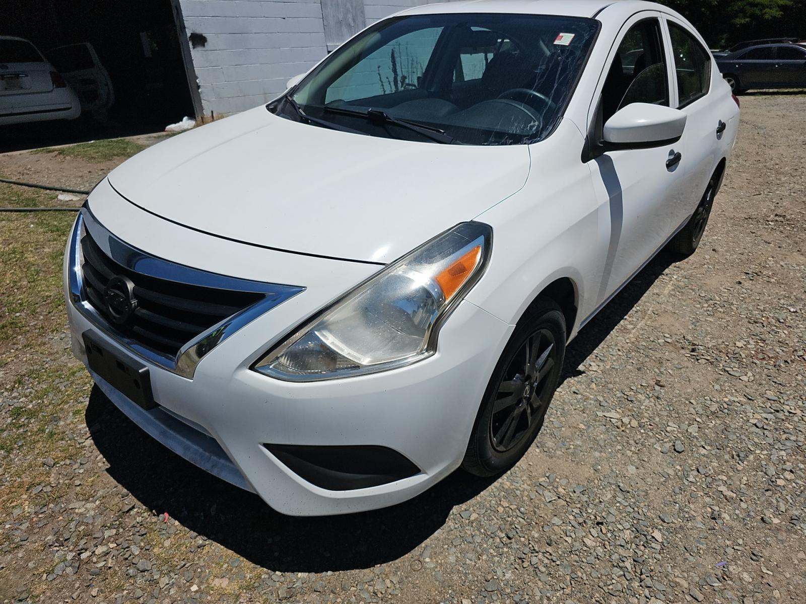 NISSAN VERSA - 1