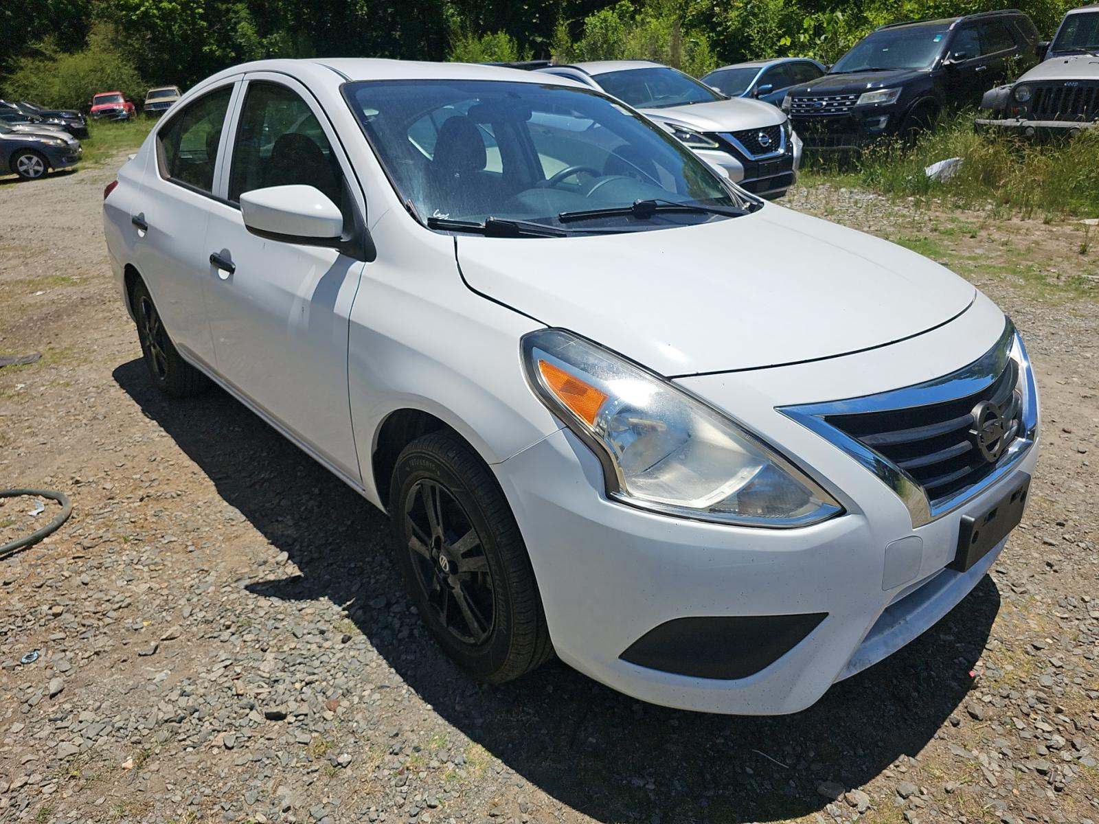 NISSAN VERSA - 4