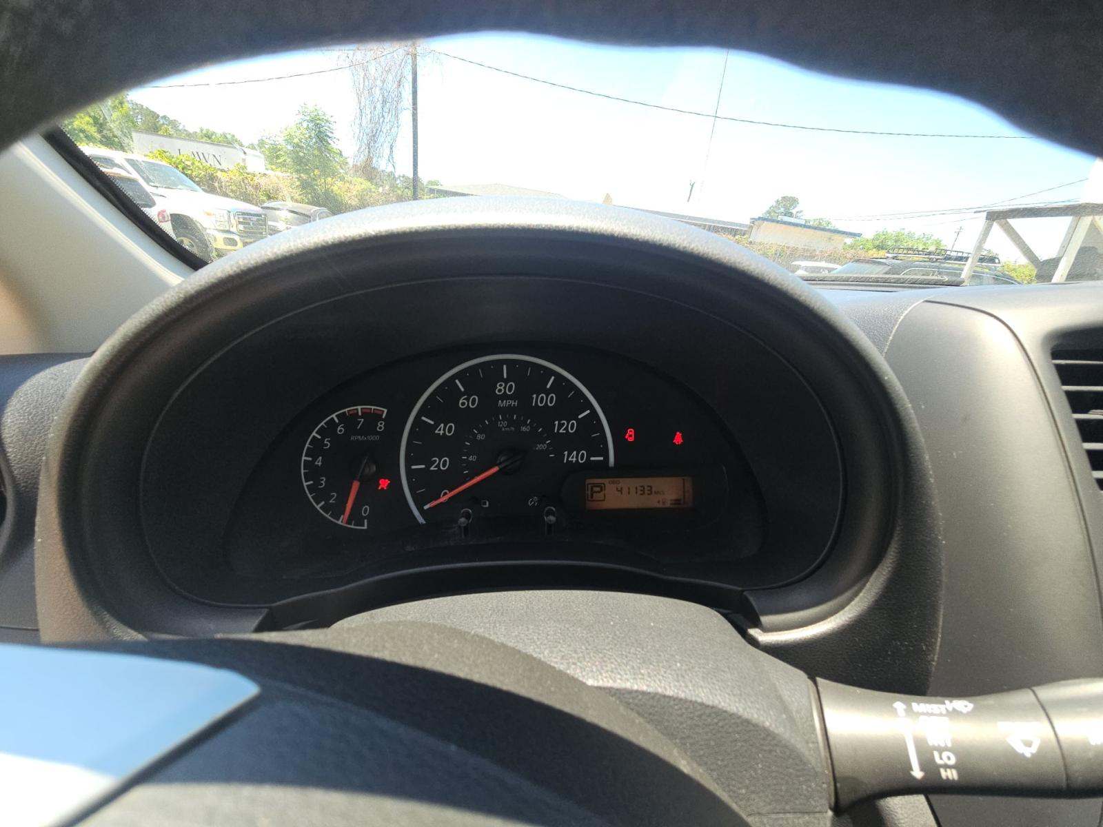 NISSAN VERSA - 9