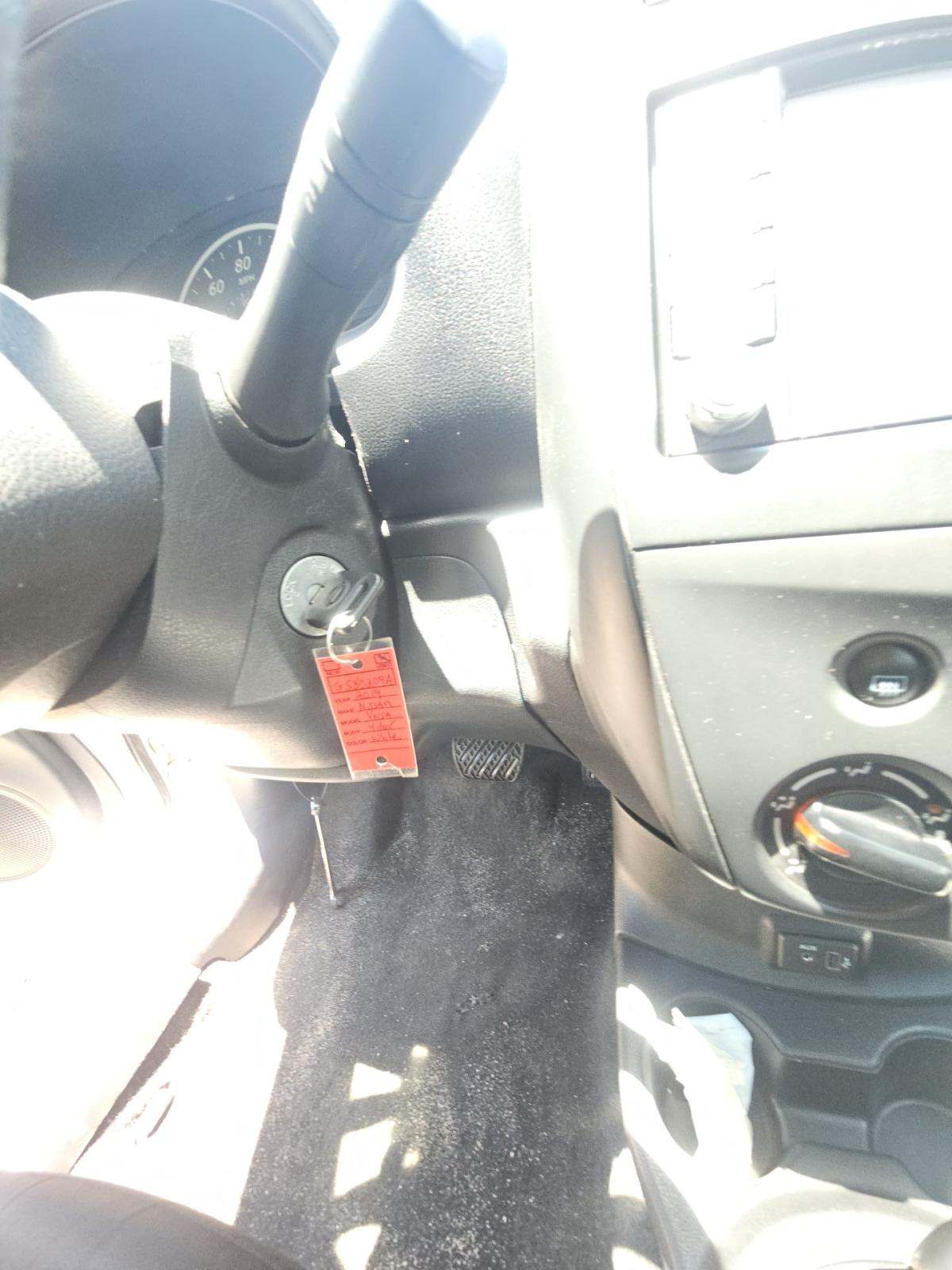 NISSAN VERSA - 8