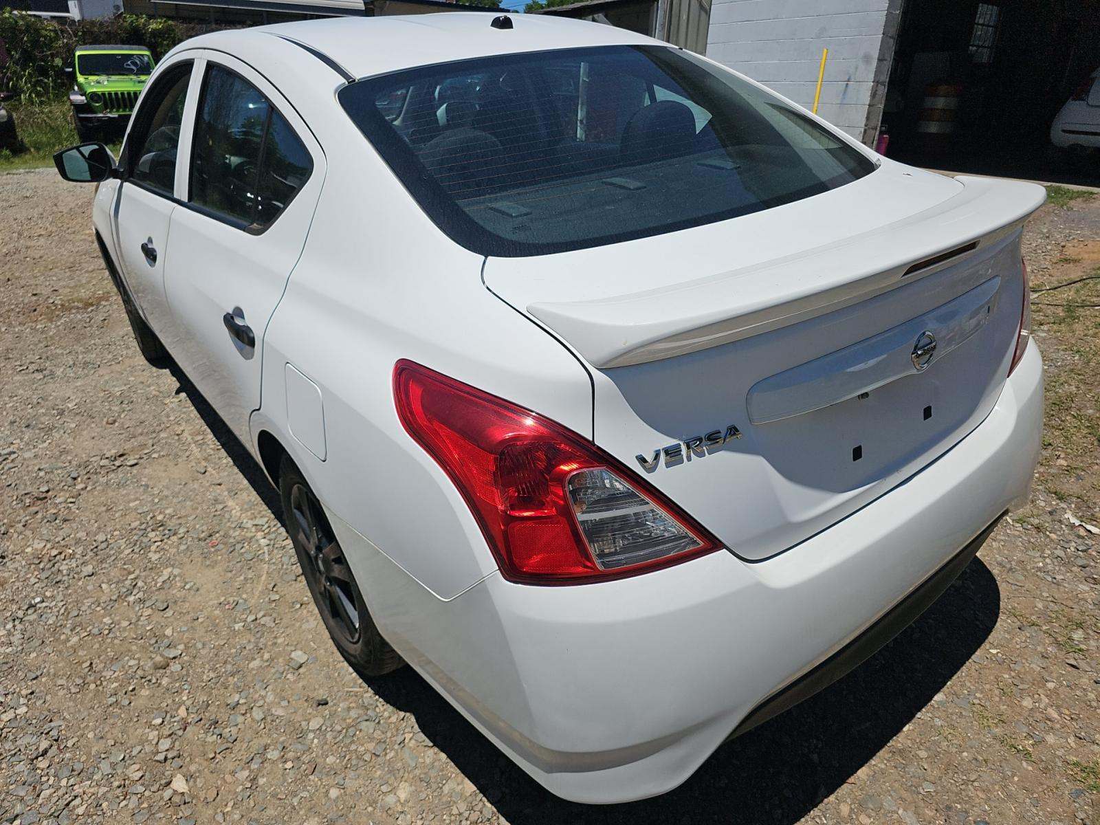 NISSAN VERSA - 2