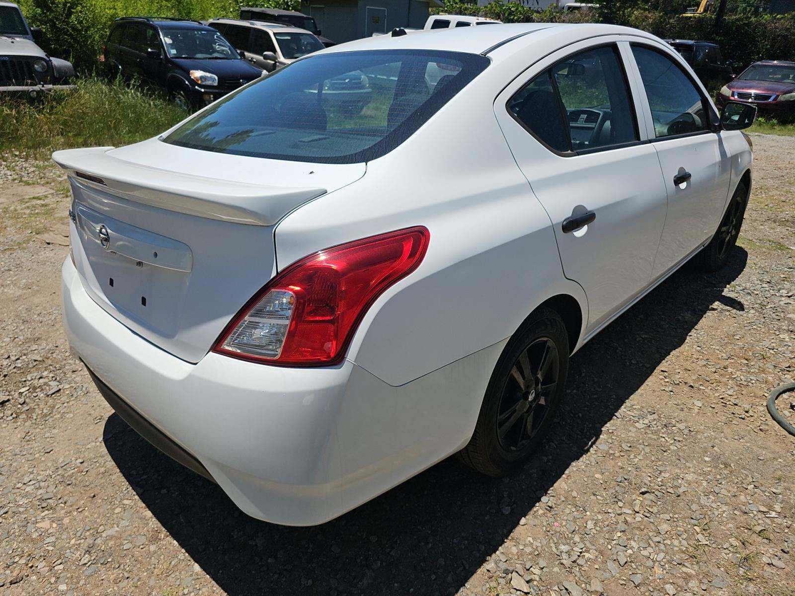 NISSAN VERSA - 3