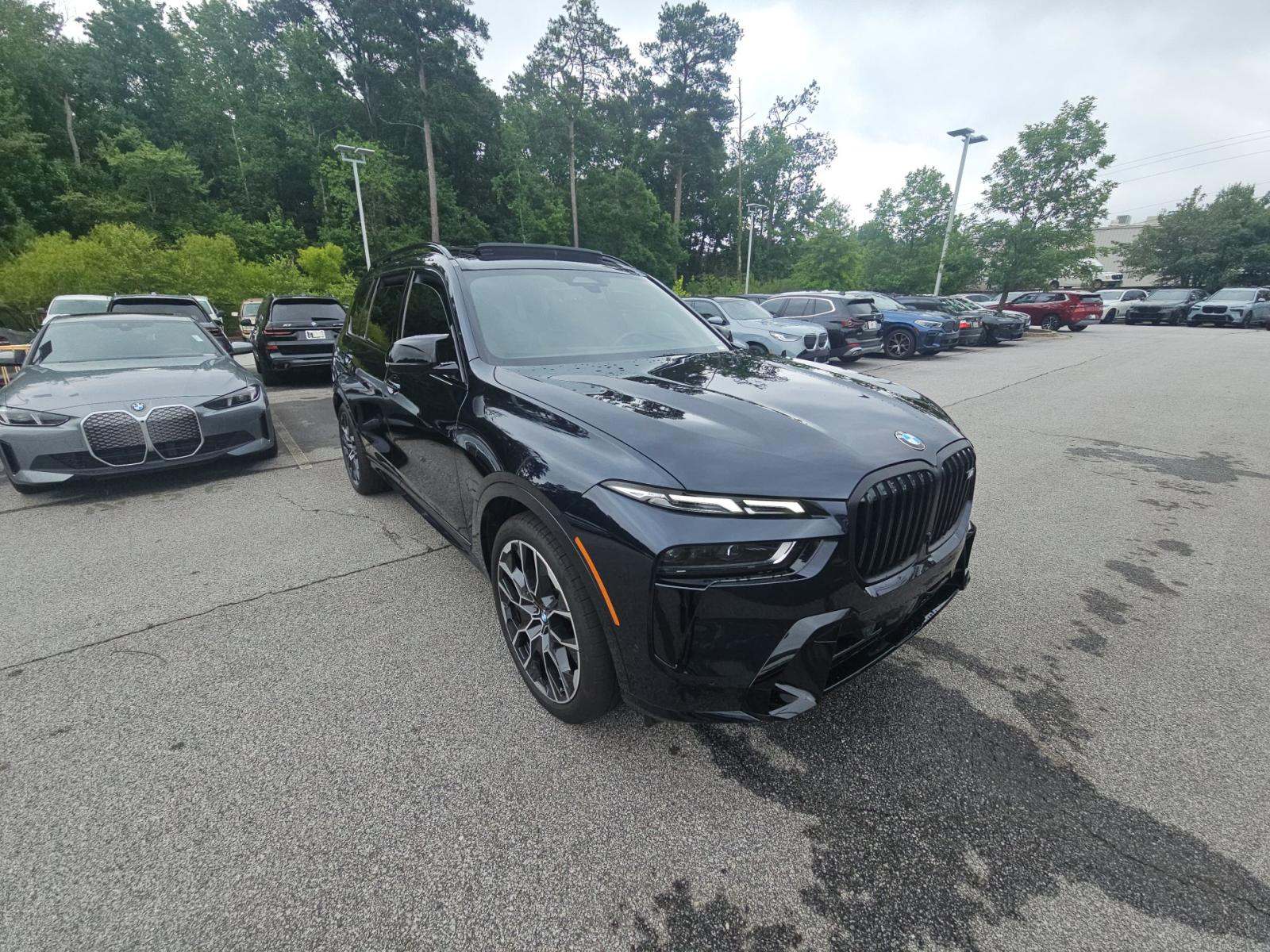 2025 BMW X7 M60i AWD